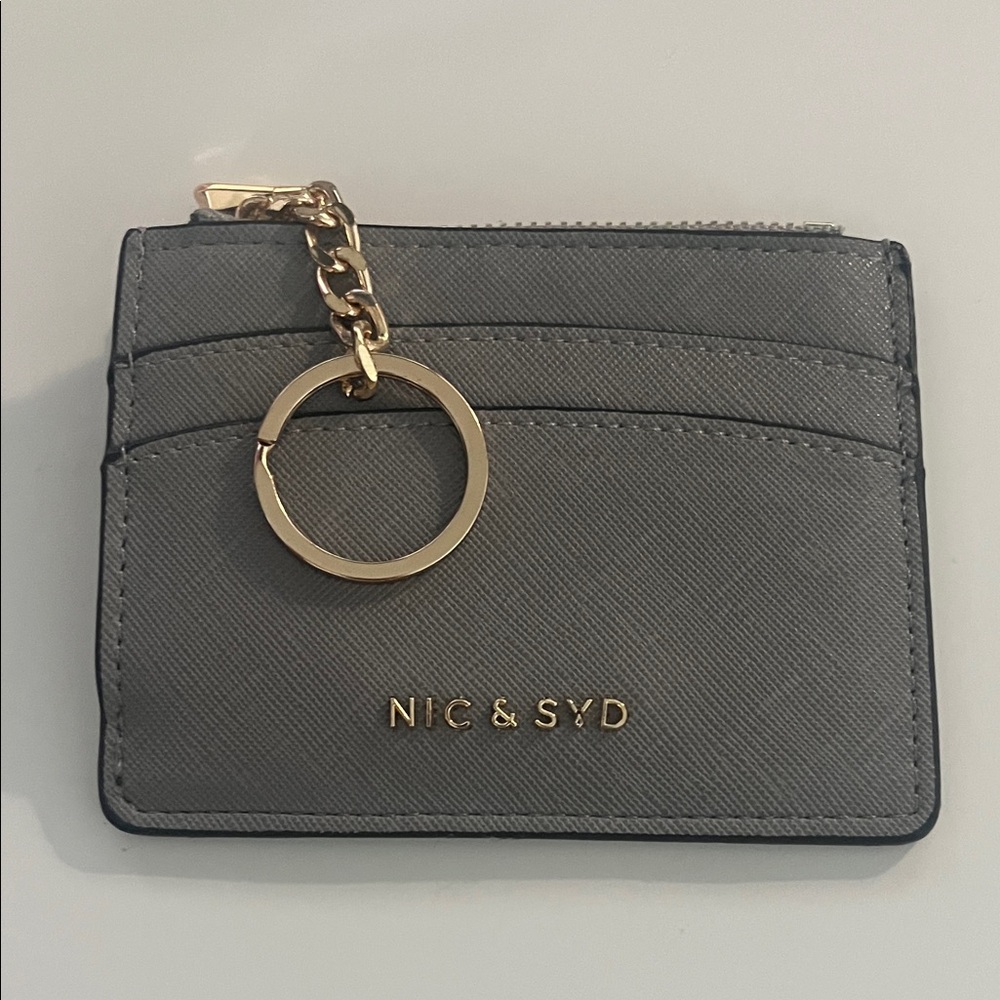 NWT NIC & SYD Gray Card Holder with Gold Chain